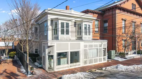 68 Pleasant St #2, Newburyport, MA 01950