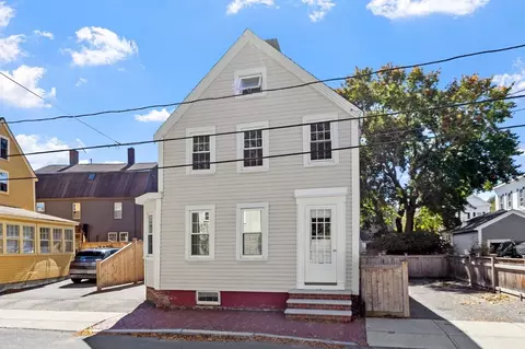 58 Temple St, Newburyport, MA 01950