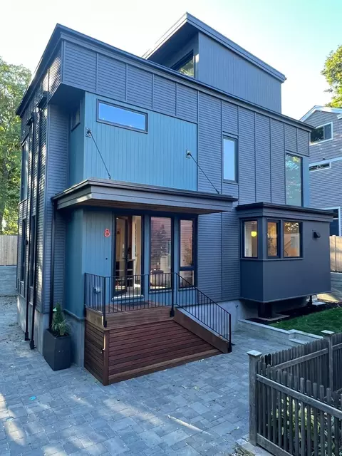 8 Holworthy Ter, Cambridge, MA 02138