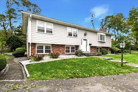 36 Christine Ter, Weymouth, MA 02190