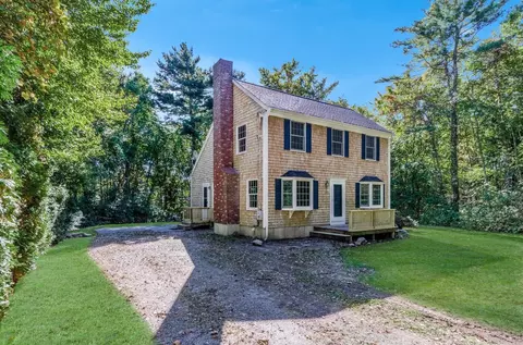 24 Foster St, Mattapoisett, MA 02739