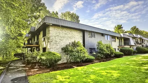 12 Strawberry Bank Rd #11, Nashua, NH 03062