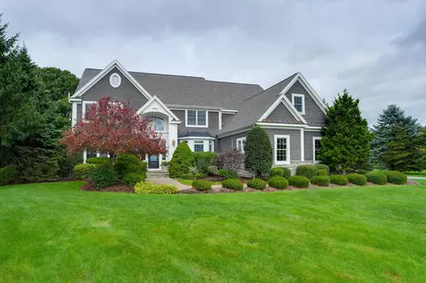 4 Nipmuc Ln, Southborough, MA 01772