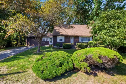 Exterior - 58 Pine Hill Rd, Springfield, MA 01118 photo 10 of 10