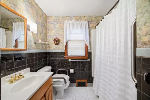 Bath - 58 Pine Hill Rd, Springfield, MA 01118 photo 1 of 2