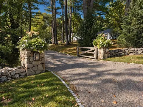 Exterior - 157 Centre St, Dover, MA 02030 photo 2 of 9