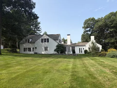 Exterior - 157 Centre St, Dover, MA 02030 photo 4 of 9