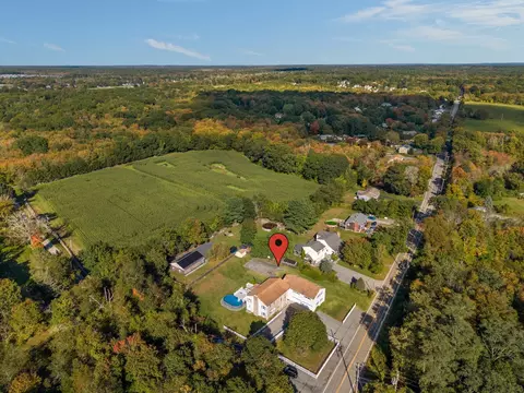 763 Wood St, Swansea, MA 02777