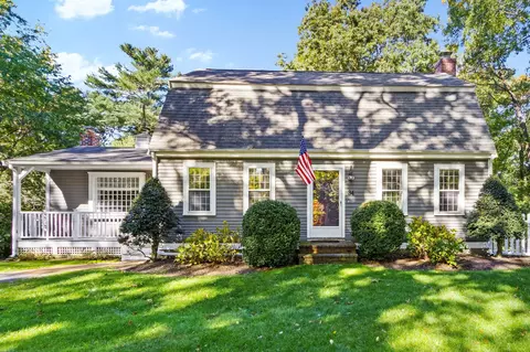 34 Plantation Rd, Plymouth, MA 02360