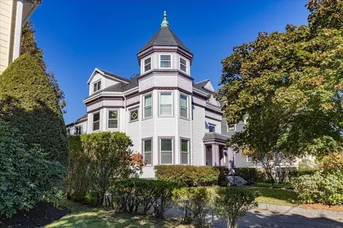 270 Lafayette St #1, Salem, MA 01970