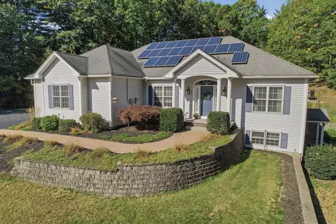 429 Wanoosnoc Rd, Fitchburg, MA 01420