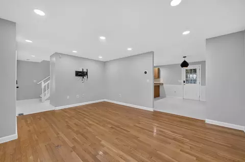 Living - 3 Gates Cir # -A, Worcester, MA 01603 photo 4 of 9