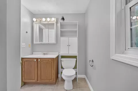 Bath - 3 Gates Cir # -A, Worcester, MA 01603 photo 2 of 5