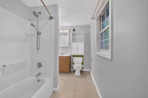 Bath - 3 Gates Cir # -A, Worcester, MA 01603 photo 3 of 5