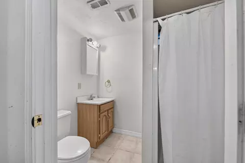 Bath - 3 Gates Cir # -A, Worcester, MA 01603 photo 5 of 5