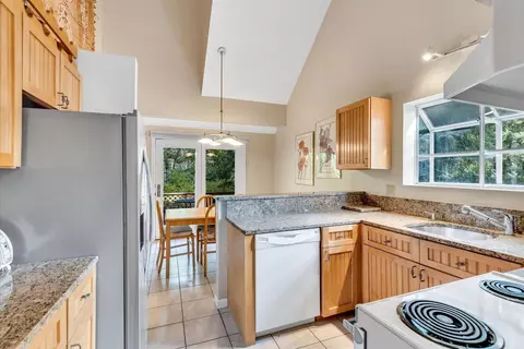 Kitchen - 98 Shellback Way #98, Mashpee, MA 02649 photo 1 of 3