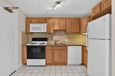 Kitchen - 9 Davis Rd #C8, Acton, MA 01720 photo 3 of 3