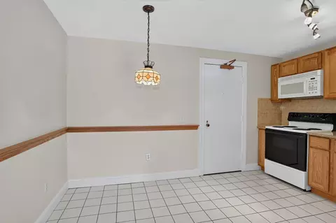 Kitchen - 9 Davis Rd #C8, Acton, MA 01720 photo 2 of 3
