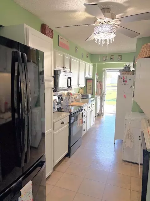 Kitchen - 75 Outer Dr #75, Chicopee, MA 01022 photo 3 of 5