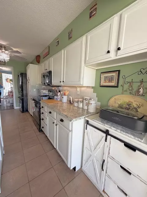 Kitchen - 75 Outer Dr #75, Chicopee, MA 01022 photo 4 of 5