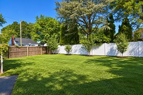Exterior - 66 Curve St, Springfield, MA 01104 photo 3 of 6