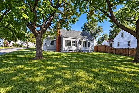 Exterior - 66 Curve St, Springfield, MA 01104 photo 4 of 6
