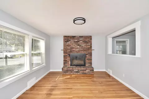 Living - 66 Curve St, Springfield, MA 01104 photo 3 of 4