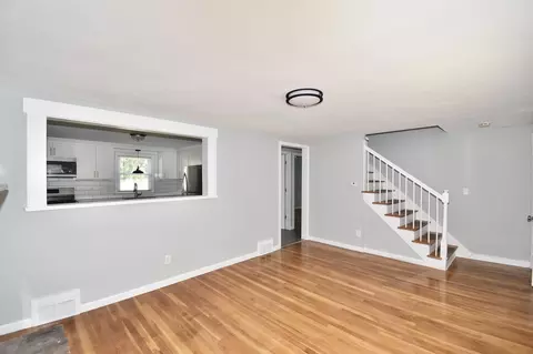 Living - 66 Curve St, Springfield, MA 01104 photo 1 of 4