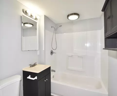 Bath - 66 Curve St, Springfield, MA 01104 photo 1 of 2