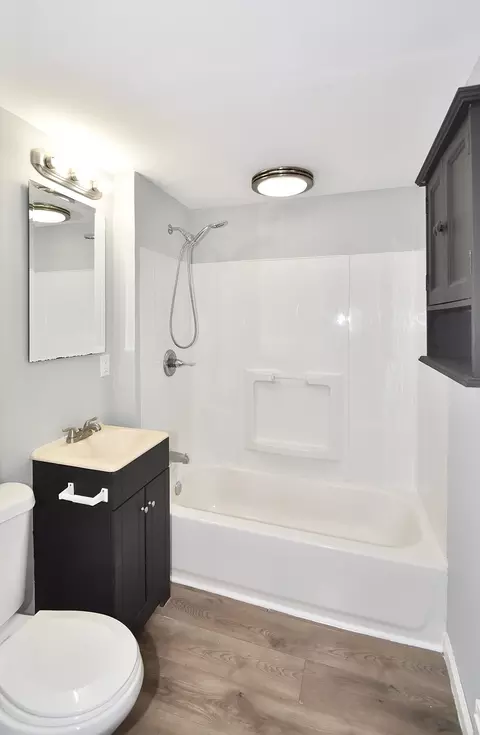 Bath - 66 Curve St, Springfield, MA 01104 photo 2 of 2