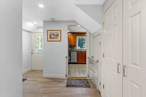 Entry Way - 532 Hatherly Rd, Scituate, MA 02066 photo 2 of 3