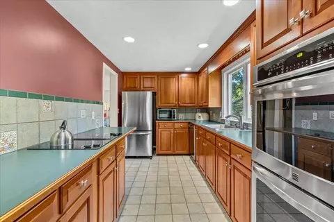 Kitchen - 532 Hatherly Rd, Scituate, MA 02066 photo 1 of 3