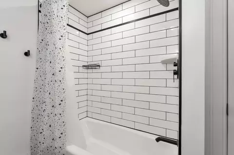 Bath - 12 Nelson Ave, Georgetown, MA 01833 photo 2 of 3