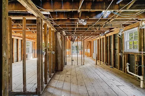 Entry Way - 11 Arnold Rd, Hingham, MA 02043 photo 2 of 7