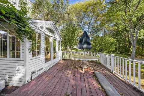 Exterior - 11 Arnold Rd, Hingham, MA 02043 photo 3 of 4