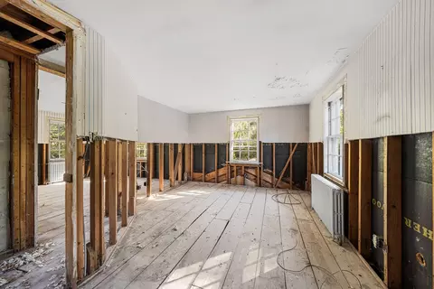 Bedroom - 11 Arnold Rd, Hingham, MA 02043 photo 1 of 5