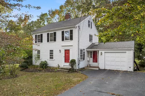 Exterior - 11 Arnold Rd, Hingham, MA 02043 photo 2 of 4