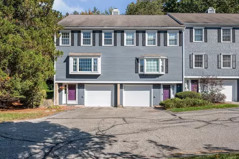 28 Meadowview Cir #28, Nashua, NH 03062