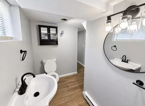 Bath - 67 Thompson St, Springfield, MA 01109 photo 4 of 4