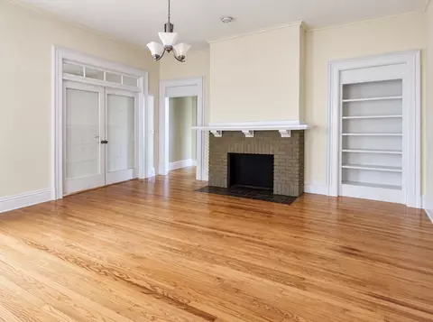 Living - 67 Thompson St, Springfield, MA 01109 photo 1 of 2
