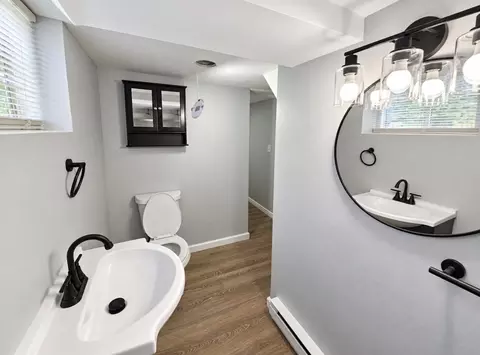 Bath - 67 Thompson St, Springfield, MA 01109 photo 1 of 4
