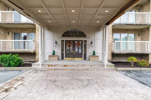 915 Hathaway Rd #205, New Bedford, MA 02740