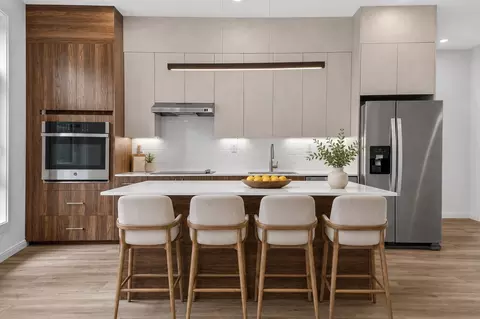 13 Warwick St #201, Somerville, MA 02145