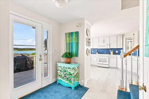 Entry Way - 148 Central Ave, Marshfield, MA 02050 photo 1 of 3