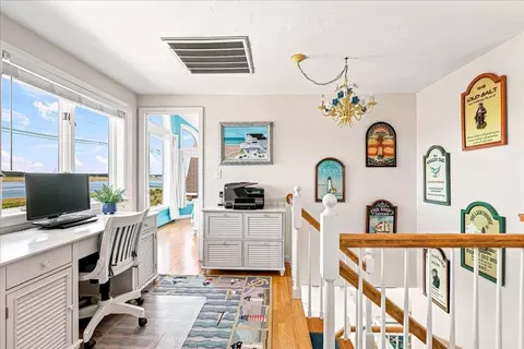 Entry Way - 148 Central Ave, Marshfield, MA 02050 photo 3 of 3