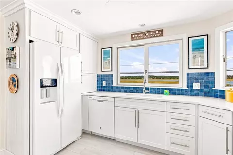 Kitchen - 148 Central Ave, Marshfield, MA 02050 photo 4 of 4