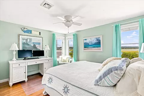 Bedroom - 148 Central Ave, Marshfield, MA 02050 photo 1 of 10