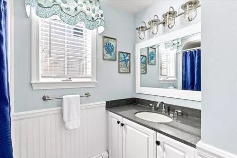 Bath - 148 Central Ave, Marshfield, MA 02050 photo 1 of 3