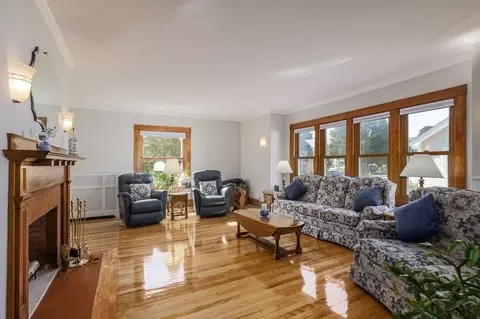 Living - 15 Davidson Rd, Worcester, MA 01605 photo 2 of 3