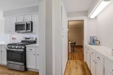 Entry Way - 15 Davidson Rd, Worcester, MA 01605 photo 2 of 4